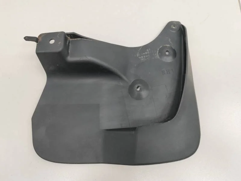 Брызговик передний правый Toyota Land Cruiser (J200) 2007-2015