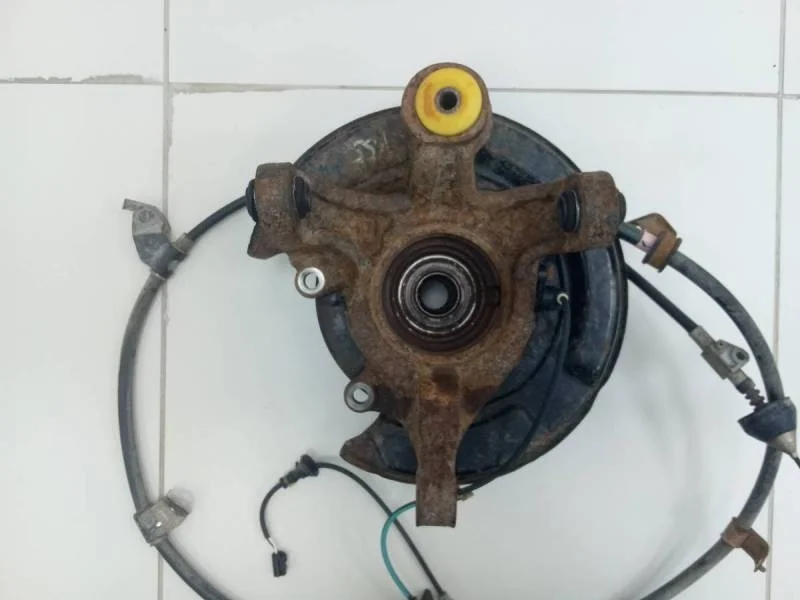 Кулак поворотный задний правый Lexus RX 300/330/350/400h (XU30) 2003-2009