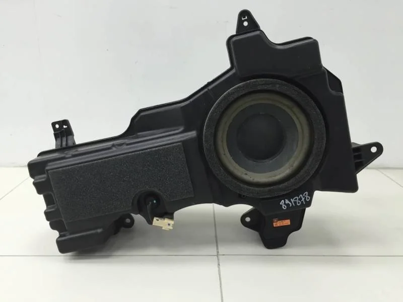 Сабвуфер Toyota Land Cruiser (J200) 2007-2015