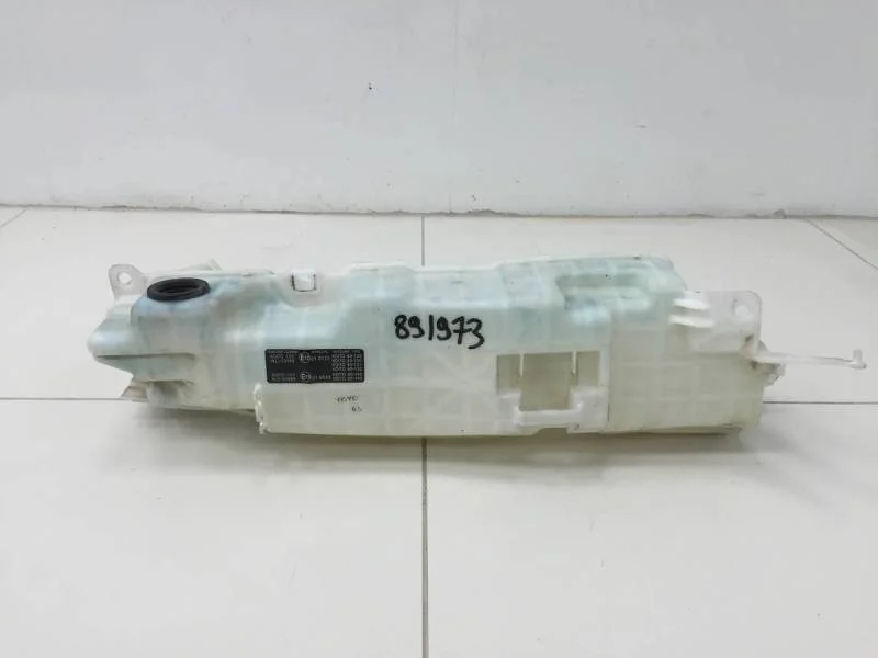 Бачок омывателя лобового стекла Toyota Land Cruiser (J200) 2007-2015