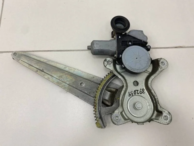 Стеклоподъемник электр. задний правый Toyota Land Cruiser (J200) 2007-2015