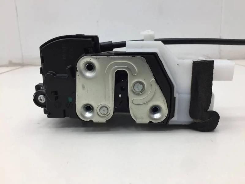 Замок двери задней левой Hyundai ix35 (LM) 2010-2015