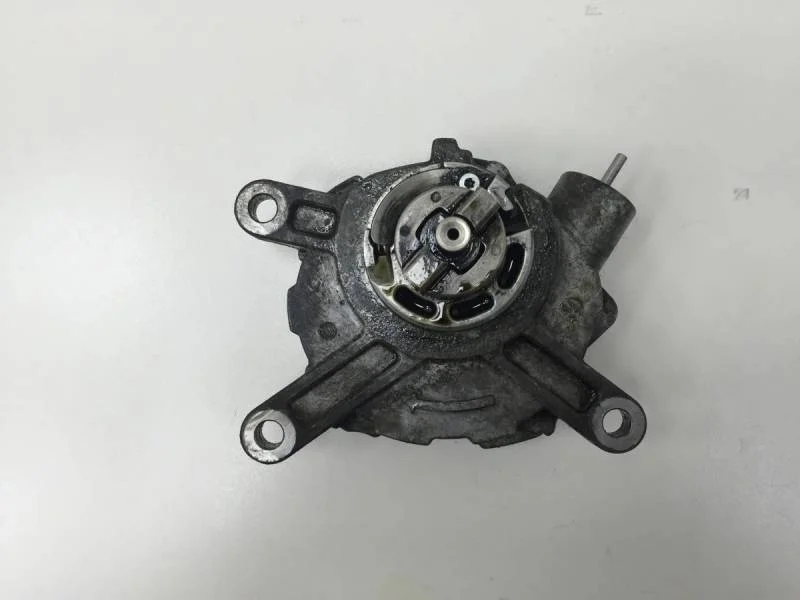 Насос вакуумный Toyota Land Cruiser (J200) 2007-2015