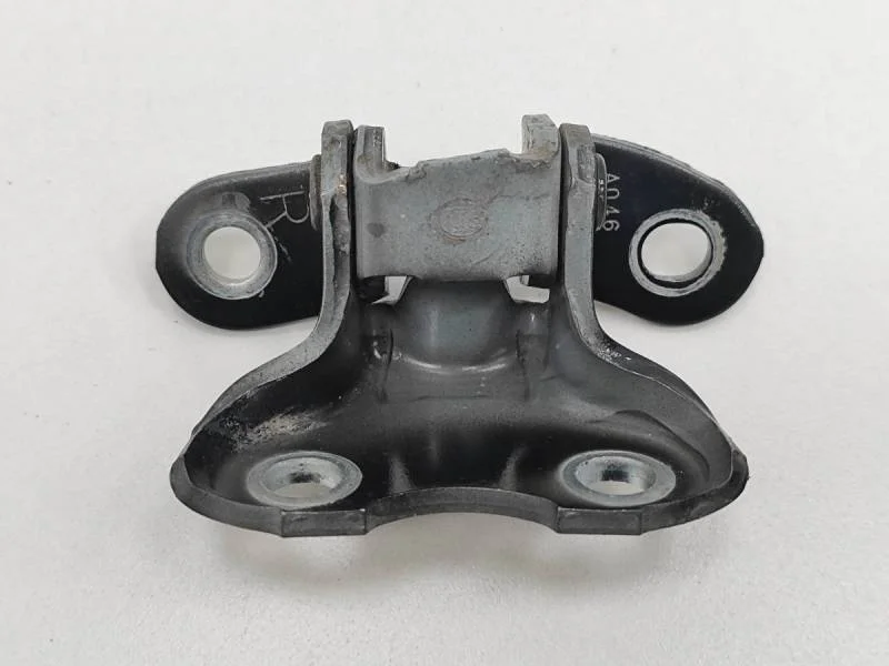 Петля двери передней правой нижняя Toyota Land Cruiser (J200) 2007-2015