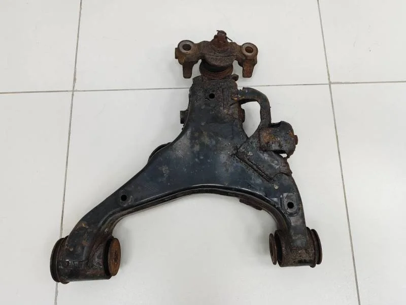 Рычаг передний нижний правый Toyota Land Cruiser (J200) 2007-2015