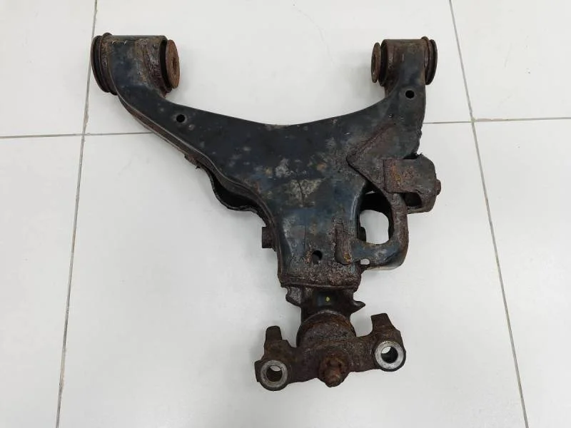 Рычаг передний нижний левый Toyota Land Cruiser (J200) 2007-2015