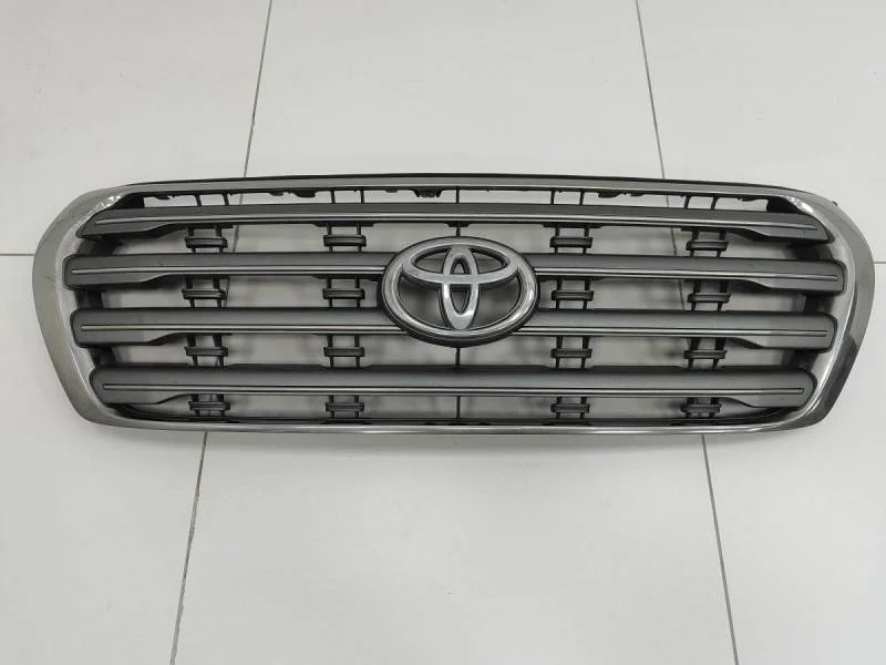Решетка радиатора Toyota Land Cruiser (J200) 2007-2015