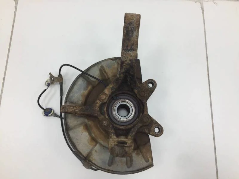 Кулак поворотный передний правый Suzuki Grand Vitara 2005-2015