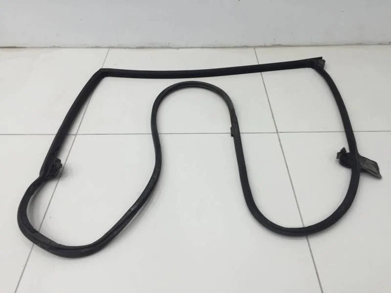 Уплотнитель двери Toyota Land Cruiser (J200) 2007-2015