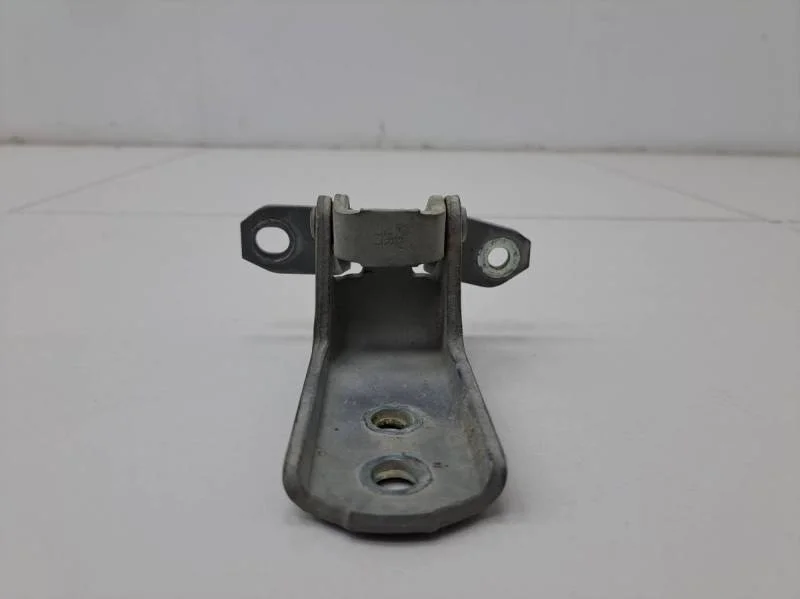 Петля двери передней левой нижняя Suzuki Grand Vitara 2005-2015