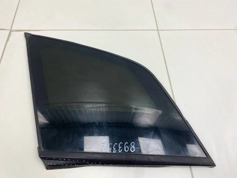 Стекло кузовное глухое правое Suzuki Grand Vitara 2005-2015