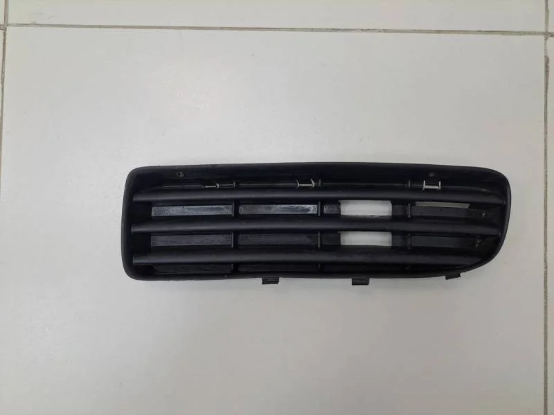 Решетка в бампер левая Skoda Octavia (A4 1U-) 2000-2011