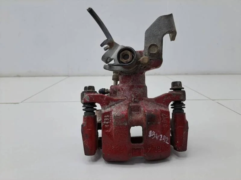 Суппорт задний правый Mazda Atenza (GG) 2002-2007