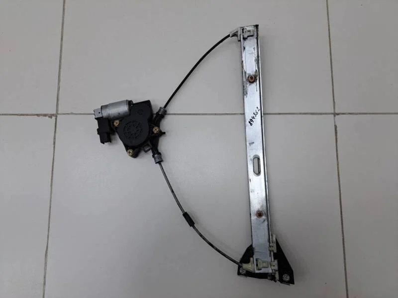 Стеклоподъемник электр. передний левый Mazda Atenza (GG) 2002-2007