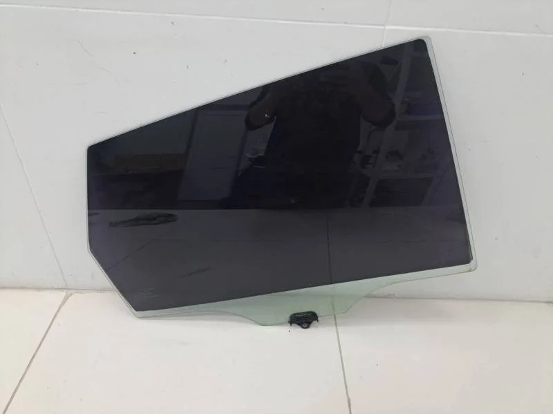 Стекло двери задней правой Kia Ceed (ED) 2007-2012