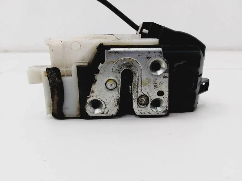 Замок двери передней правой Kia Ceed (ED) 2007-2012