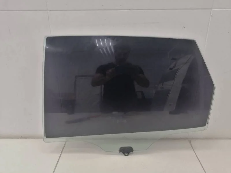 Стекло двери задней левой Kia Ceed (ED) 2007-2012