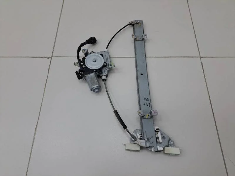 Стеклоподъемник электр. передний левый Nissan Tiida (C11) 2007-2014