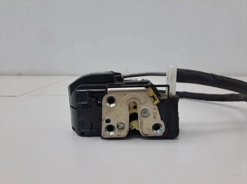 Замок двери передней левой Nissan Tiida (C11) 2007-2014