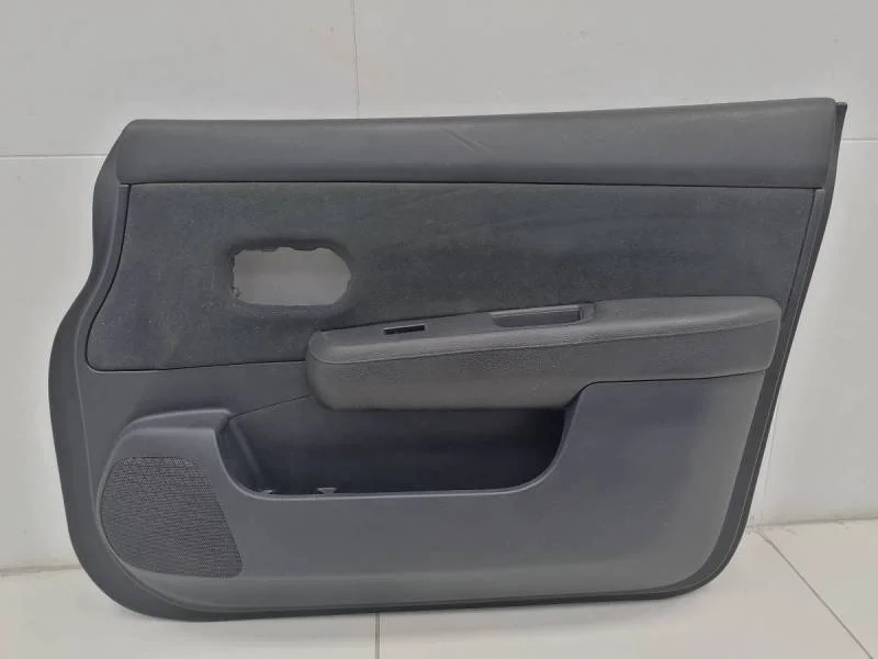 Обшивка двери передней правой Nissan Tiida (C11) 2007-2014