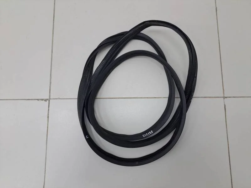 Уплотнитель багажника Nissan Tiida (C11) 2007-2014