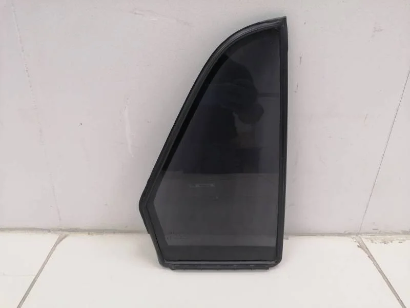 Стекло двери задней правой (форточка) Nissan Tiida (C11) 2007-2014