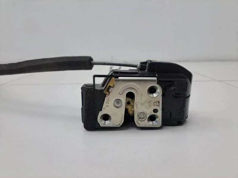 Замок двери передней правой Nissan Tiida (C11) 2007-2014