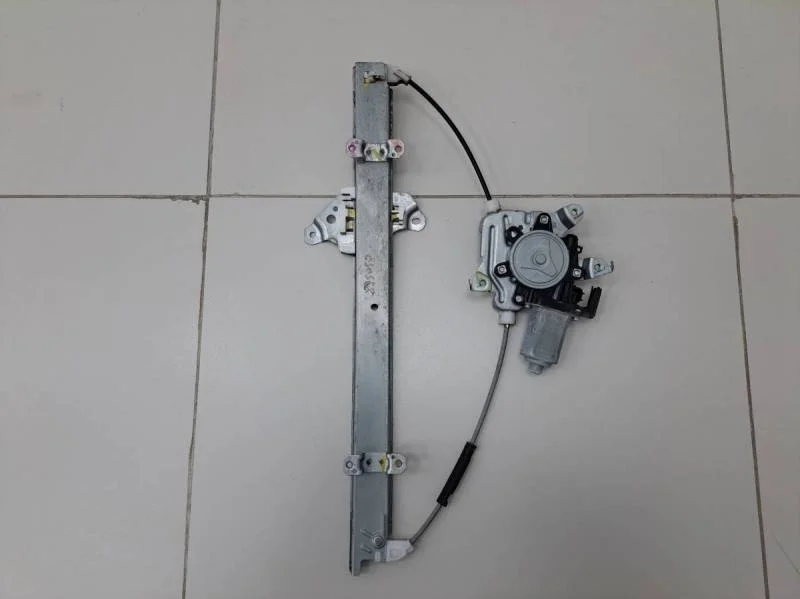 Стеклоподъемник электр. передний правый Nissan Tiida (C11) 2007-2014