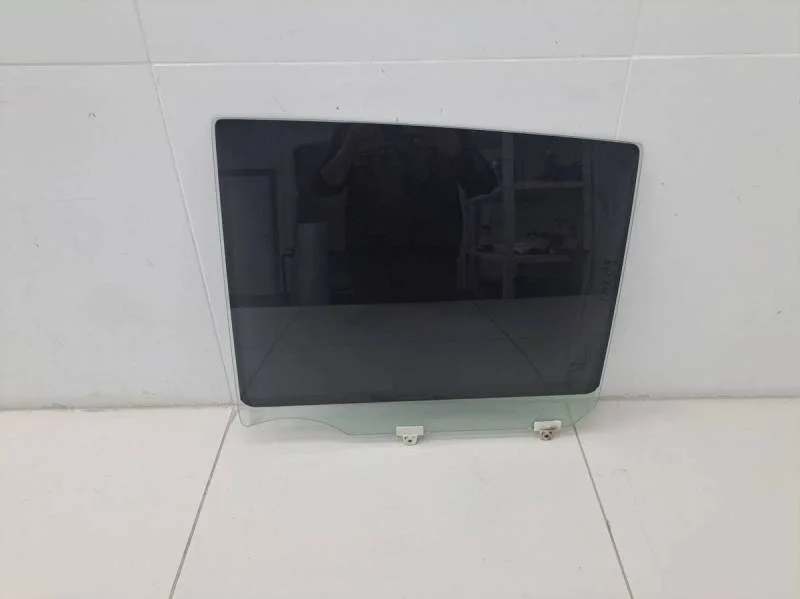 Стекло двери задней левой Nissan Tiida (C11) 2007-2014