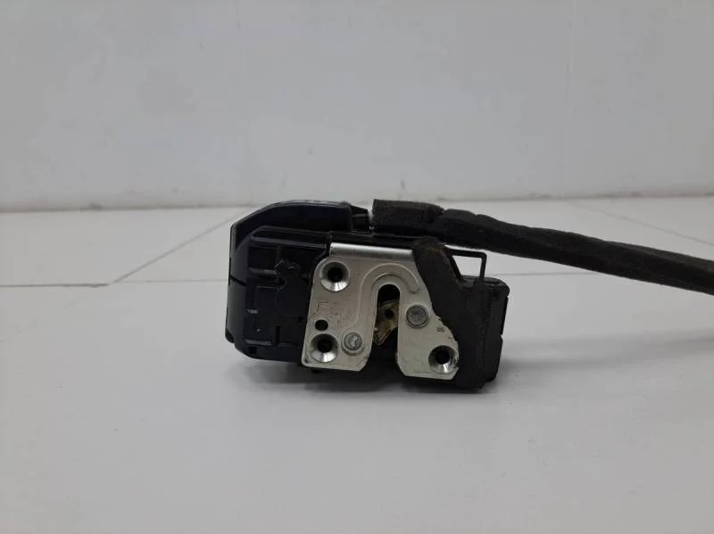 Замок двери задней левой Nissan Tiida (C11) 2007-2014