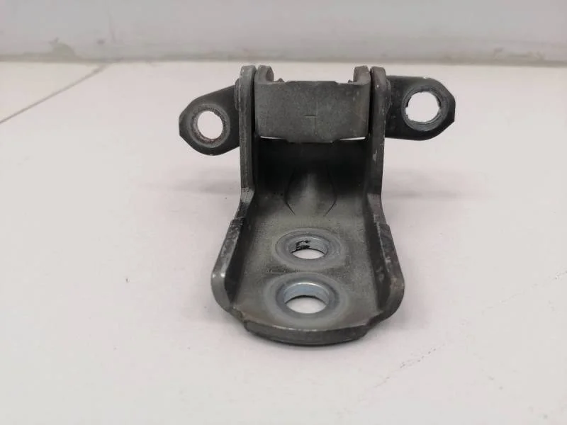 Петля двери Nissan Tiida (C11) 2007-2014