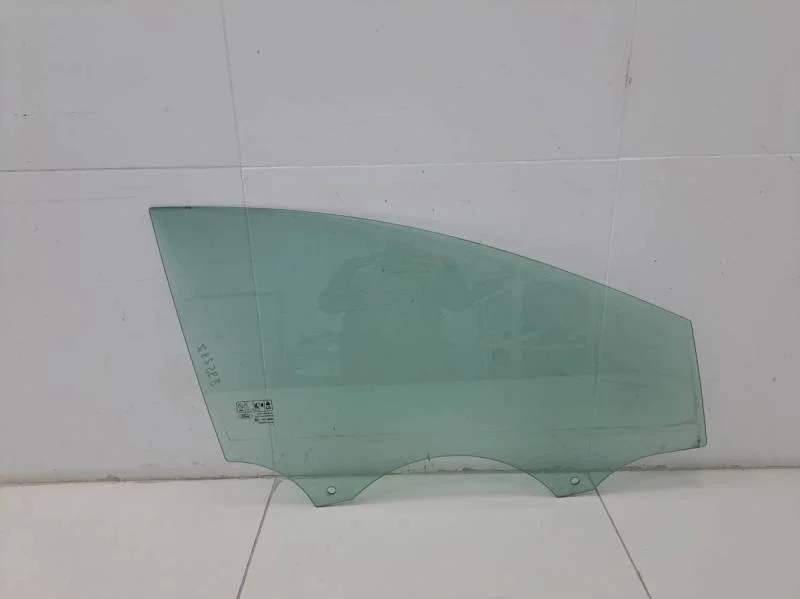 Стекло двери передней правой Ford Focus 3 2011>