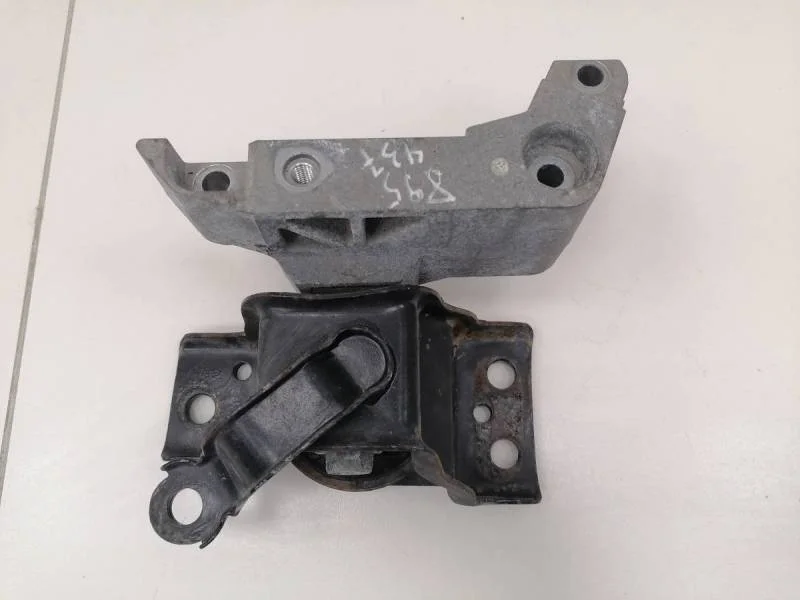 Опора двигателя правая Nissan Tiida (C11) 2007-2014