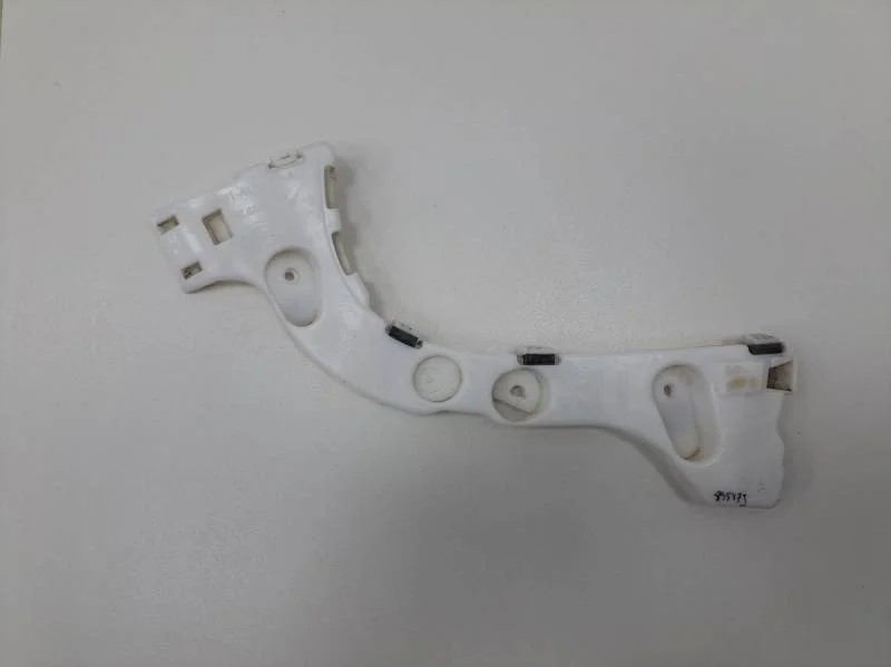 Кронштейн заднего бампера правый Ford Focus 3 2011>