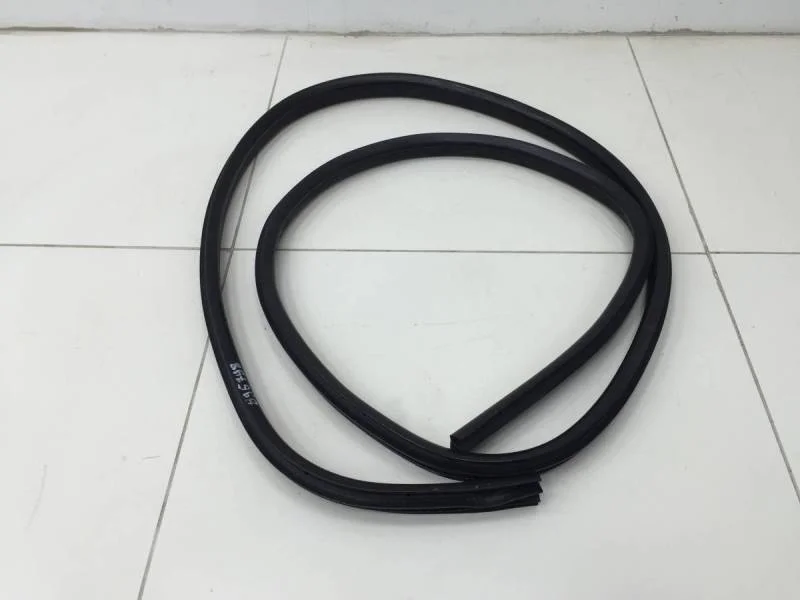 Уплотнитель проема двери передней левой Ford Mondeo 4 2007-2015