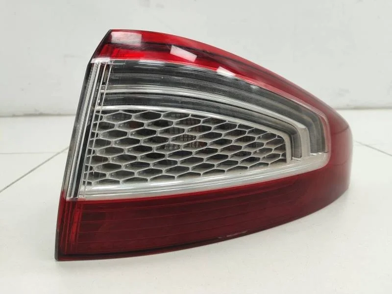 Фонарь задний наружный правый Ford Mondeo 4 2007-2015