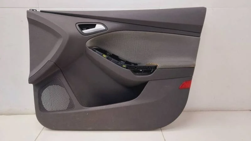 Обшивка двери передней правой Ford Focus 3 2011>