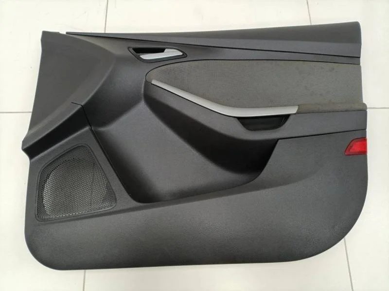 Обшивка двери передней правой Ford Focus 3 2011>