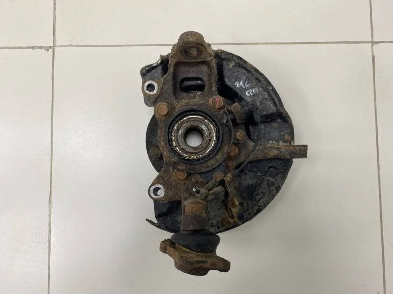 Кулак поворотный передний правый Mitsubishi Pajero/Montero Sport (KH) 2008-2015