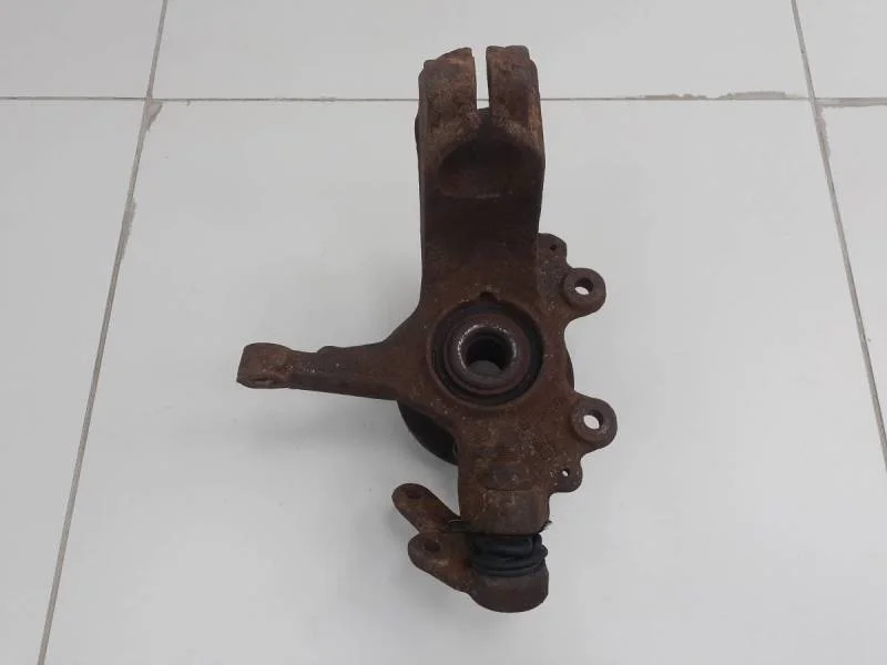 Кулак поворотный передний левый Ford Focus 2 (DA) 2005-2008
