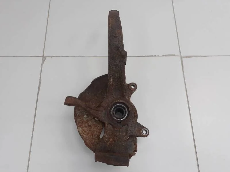 Кулак поворотный передний левый Mazda Mazda 6 (GG) 2002-2007