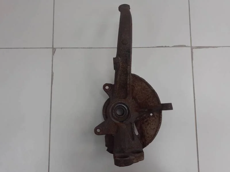 Кулак поворотный передний правый Mazda Mazda 6 (GG) 2002-2007