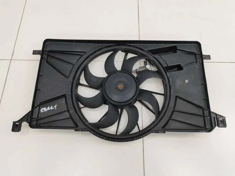 Вентилятор радиатора Ford Focus 3 2011>