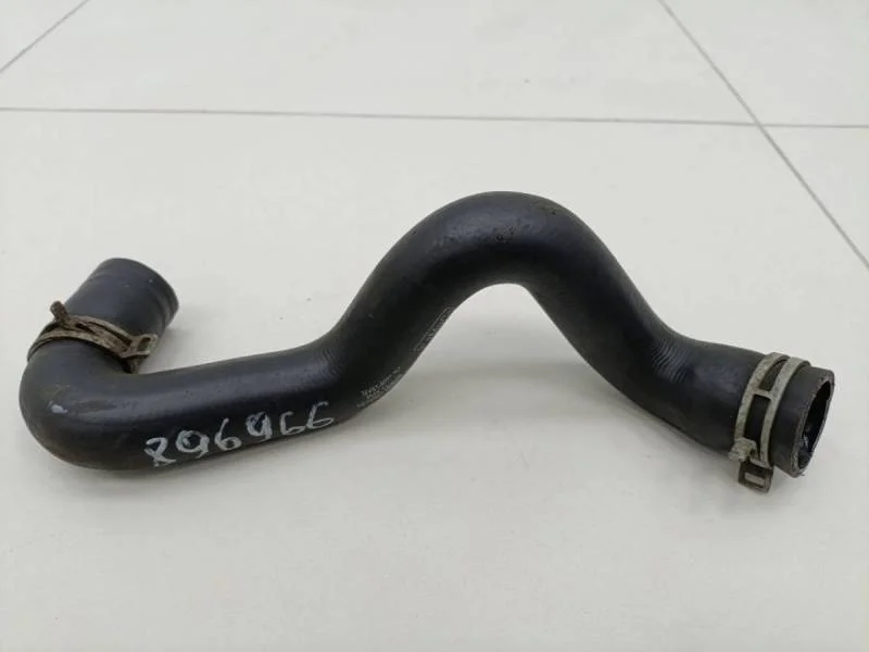 Патрубок радиатора охлаждения Ford Focus 3 2011>