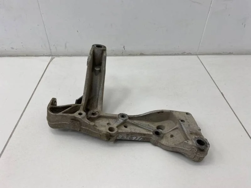 Кронштейн переднего рычага Skoda Octavia (A5 1Z-) 2004-2013