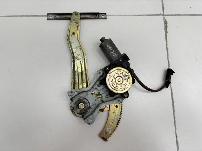 Стеклоподъемник электр. задний правый Nissan Almera Classic (B10) 2006-2013