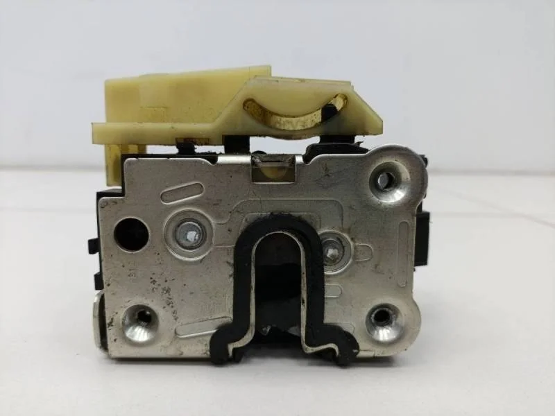 Замок двери передней правой Renault Sandero 2009-2014