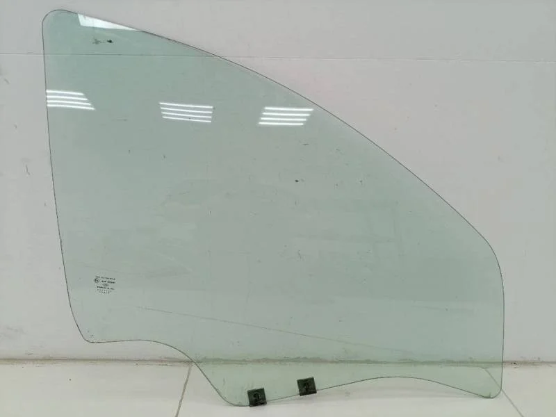 Стекло двери передней правой Renault Sandero 2009-2014