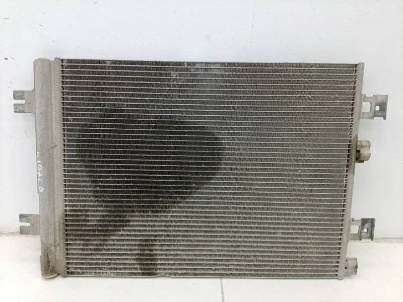 Радиатор кондиционера (конденсер) Renault Sandero 2009-2014