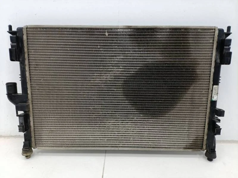 Радиатор охлаждения двигателя Renault Sandero 2009-2014